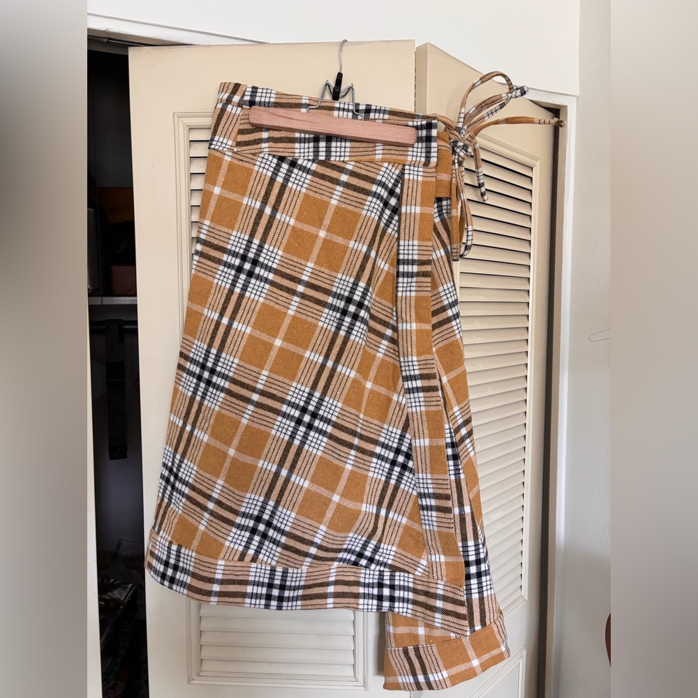 Susmies Rowan Tie-Waist Wrap Plaid A-Line Skirt Mustard/Black. One size NWOT.